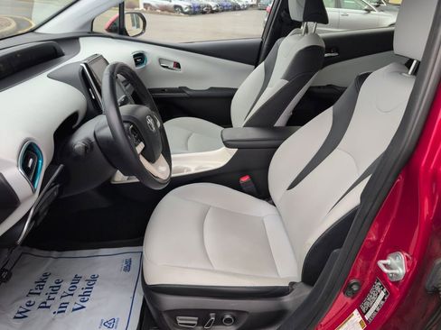 Used 2017 Toyota Prius Prime Premium image 11
