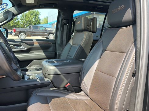 Used 2023 Chevrolet Tahoe High Country w/ Advanced Technology Package AWD/4WD image 16