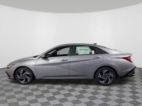 New 2025 Hyundai Elantra Limited image 39