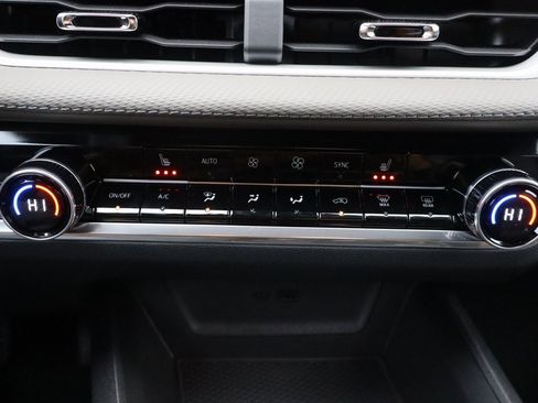 New 2026 Chevrolet Equinox LT w/ Convenience Package II image 12