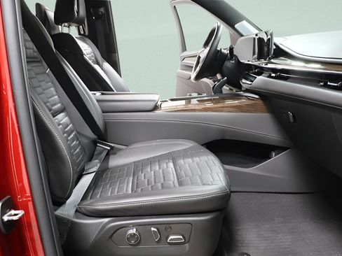 Used 2024 Cadillac Escalade ESV Sport Platinum w/ LPO, ONYX Package image 35