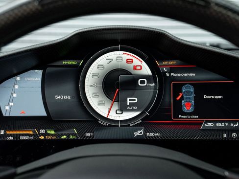 Used 2022 Ferrari SF90 Spider image 6