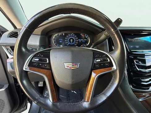 Used 2018 Cadillac Escalade 4WD image 16