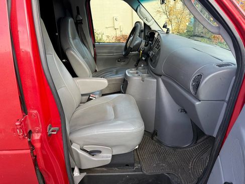 Used 2005 Ford E-350 and Econoline 350 Extended Super Duty image 12
