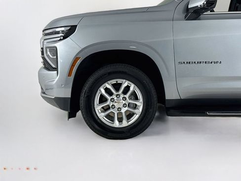 Used 2025 Chevrolet Suburban LT w/ Comfort Package RWD image 26