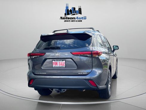 Used 2021 Toyota Highlander XLE AWD/4WD image 5