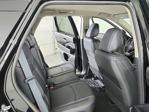 Used 2024 Nissan Pathfinder SL image 19