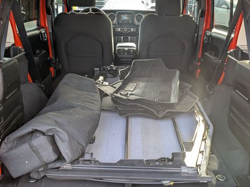 Used 2018 Jeep Wrangler Unlimited Sport image 34