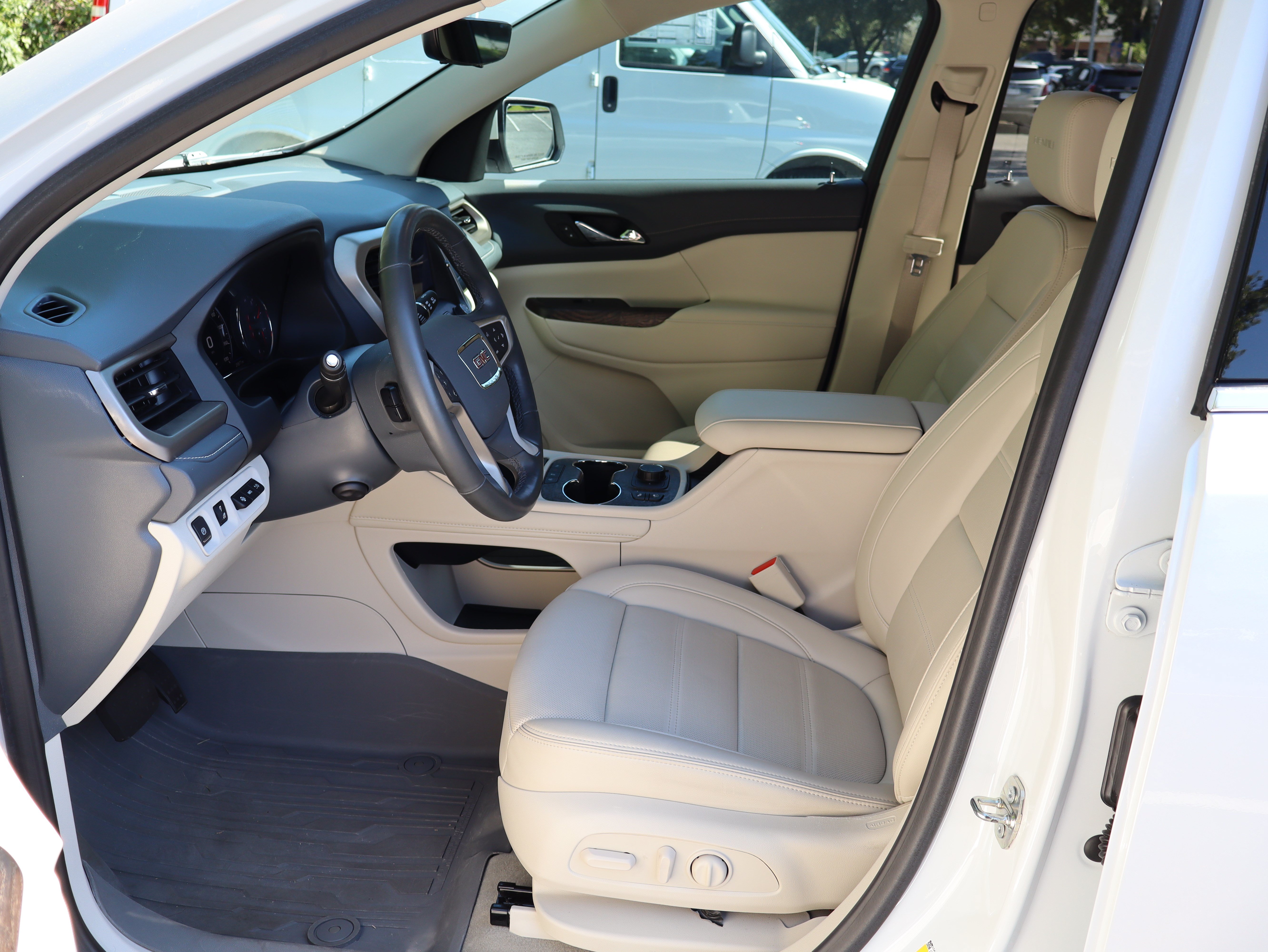 Used 2023 GMC Acadia Denali w/ Denali Ultimate Package FWD image 17