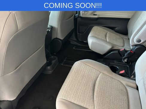 Used 2022 Toyota Sienna LE FWD image 12