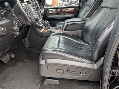 Used 2017 Lincoln Navigator L Select image 9