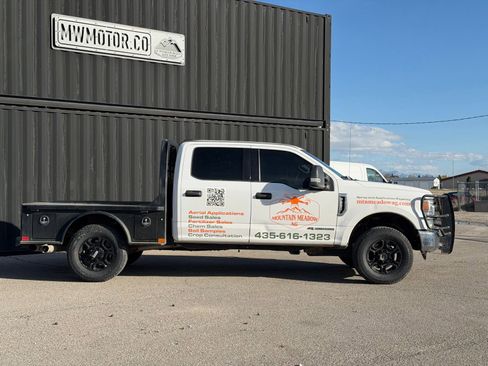 Used 2021 Ford F250 XLT w/ FX4 Off-Road Package AWD/4WD image 3