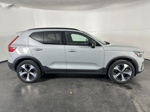 Used 2024 Volvo XC40 B5 Plus AWD/4WD image 9