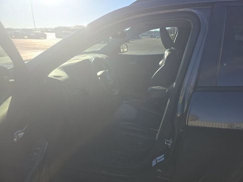 Used 2019 Jeep Cherokee Latitude Plus image 12