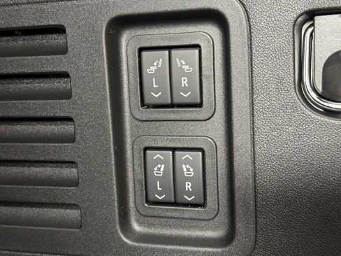 New 2026 Buick Enclave Sport Touring w/ Power Package image 38