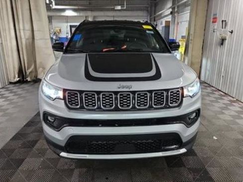 Used 2025 Jeep Compass Limited w/ Mopar Graphics Package image 8