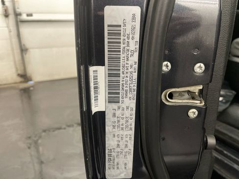 Used 2018 RAM 1500 Tradesman AWD/4WD image 25