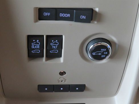 Used 2017 GMC Yukon Denali w/ Enhanced Security Package image 51