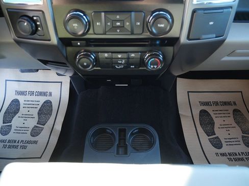 Used 2016 Ford F150 XLT image 12