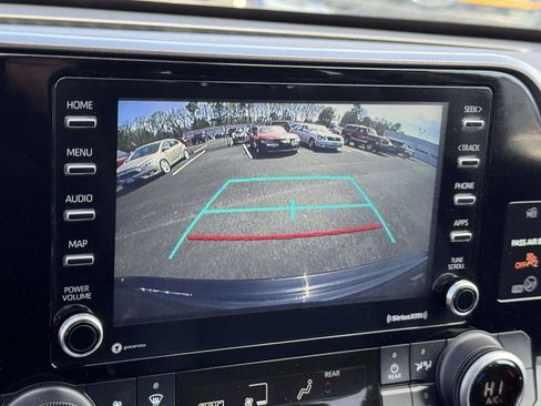 Used 2022 Toyota Highlander L image 4