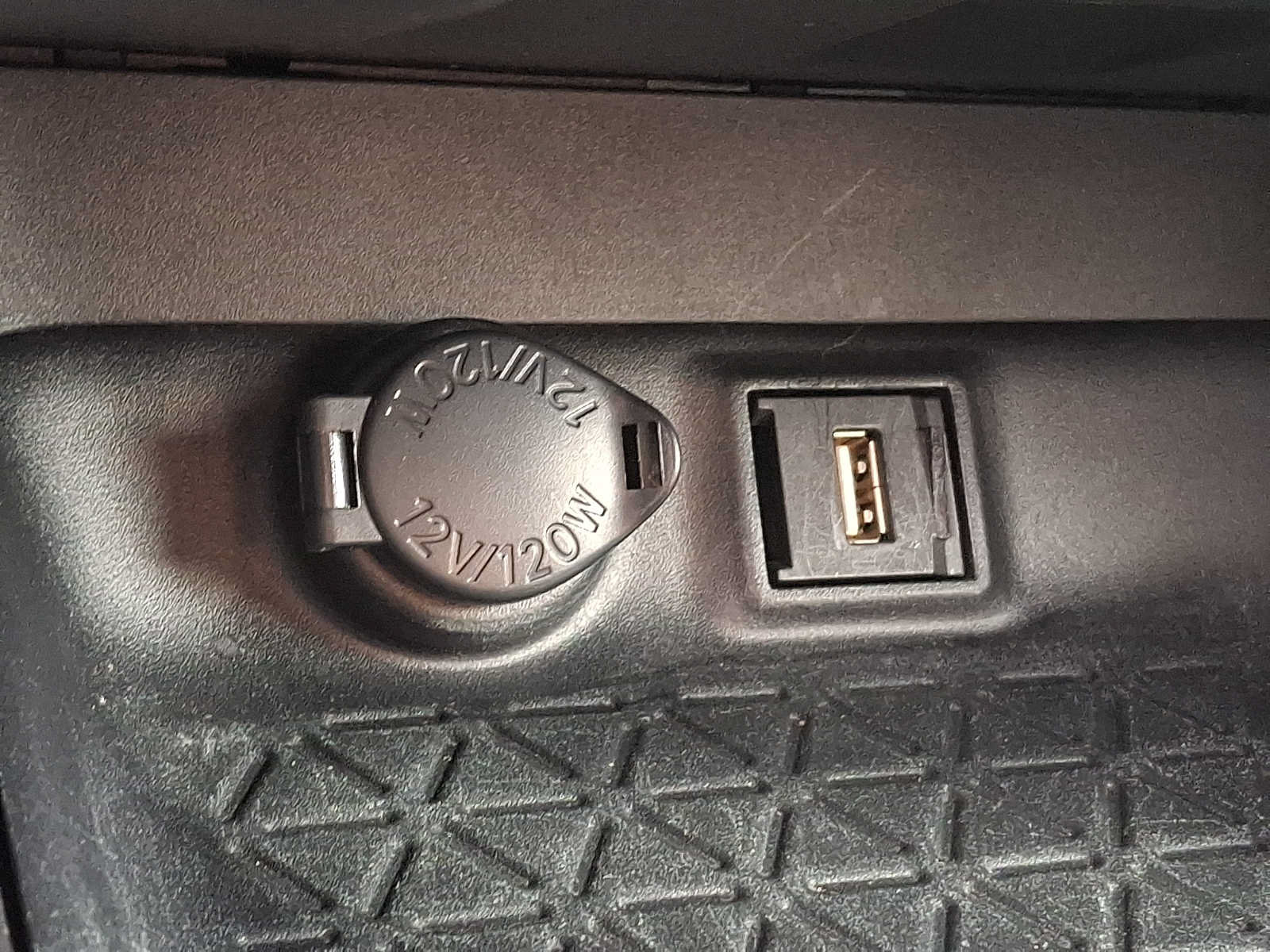 Used 2020 Toyota RAV4 LE w/ All Weather Liner Package AWD/4WD image 20