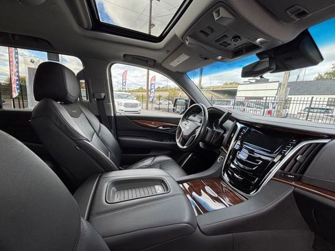 Used 2019 Cadillac Escalade Premium Luxury image 35
