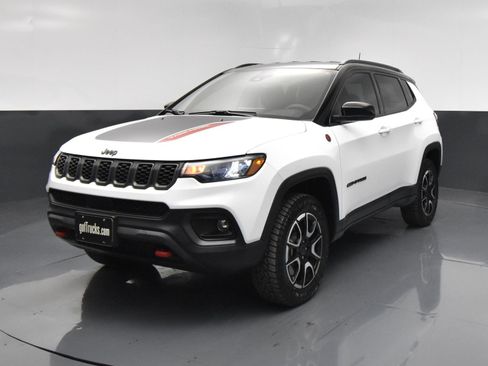 Used 2026 Jeep Compass Trailhawk AWD/4WD image 2
