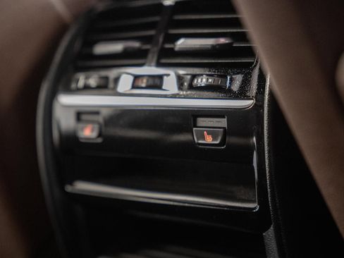 Used 2018 BMW M550i xDrive image 34