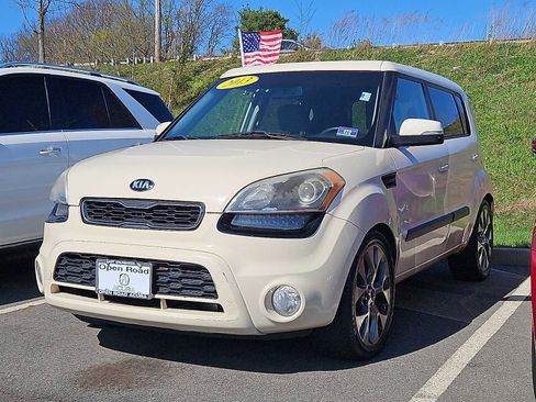 Used 2013 Kia Soul ! FWD image 6