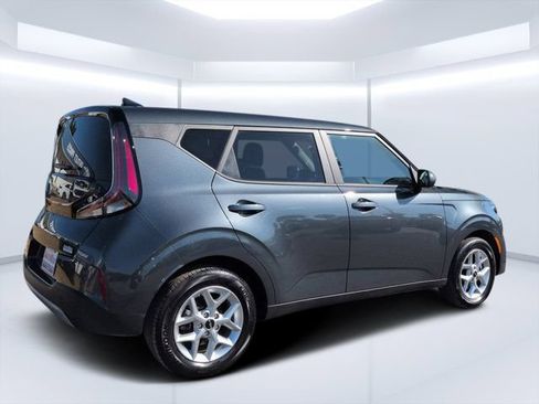 Used 2025 Kia Soul LX w/ LX Technology Package FWD image 3