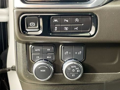 Used 2025 GMC Yukon Denali image 10