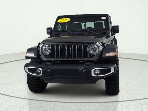 Used 2025 Jeep Gladiator Sport AWD/4WD image 2