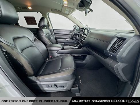 Certified 2025 Nissan Pathfinder SL image 29