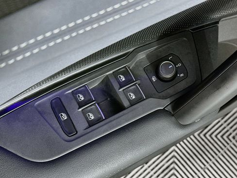 Used 2025 Volkswagen Tiguan SE R-Line AWD/4WD image 17