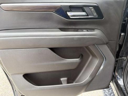 Used 2025 Chevrolet Suburban Z71 AWD/4WD image 22