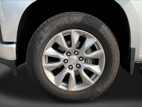 Used 2021 Chevrolet Silverado 1500 Custom AWD/4WD image 32