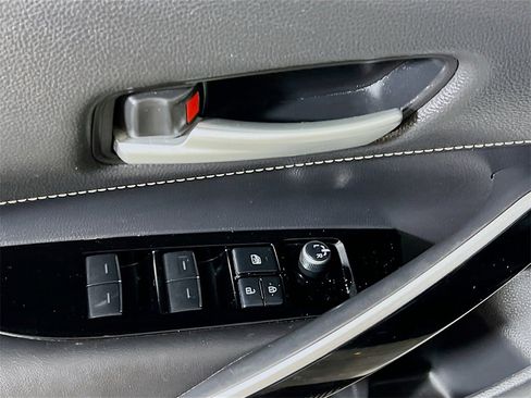 Certified 2021 Toyota Corolla XSE image 17