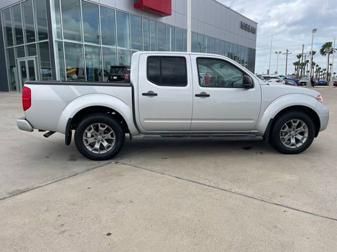 Certified 2020 Nissan Frontier 2WD Crew Cab image 2