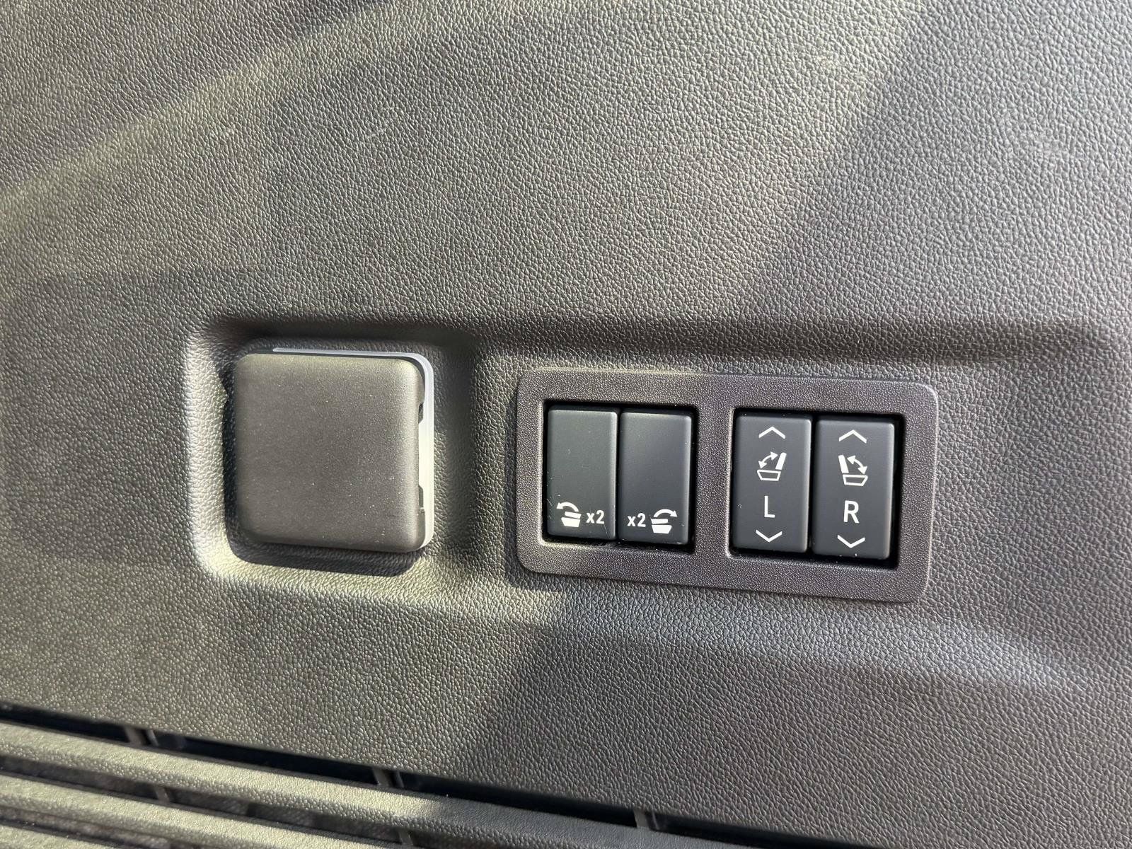 Certified 2026 Chevrolet Suburban Premier AWD/4WD image 9