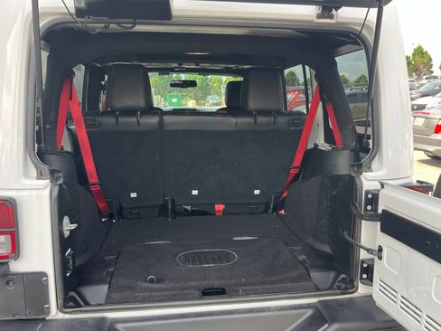 Used 2018 Jeep Wrangler Unlimited Rubicon AWD/4WD image 27