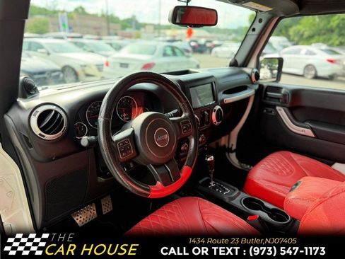 Used 2013 Jeep Wrangler Unlimited Sahara w/ Dual Top Group AWD/4WD image 15