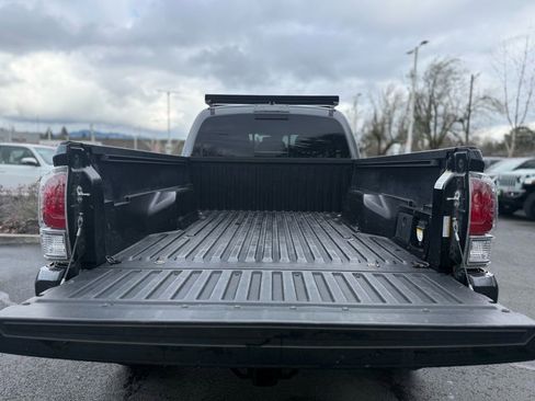 Used 2021 Toyota Tacoma TRD Off-Road w/ TRD Premium Off Road Package image 10