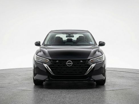 Used 2025 Nissan Sentra SV FWD image 2