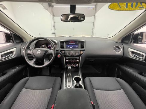 Used 2017 Nissan Pathfinder SV AWD/4WD image 3