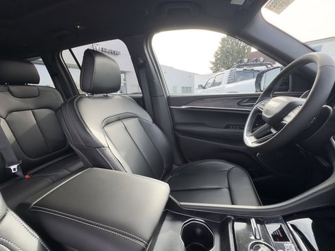 New 2026 Jeep Grand Cherokee Limited w/ Limited Altitude Package image 21