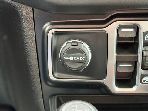 Used 2024 Jeep Wrangler Unlimited Sahara AWD/4WD image 18
