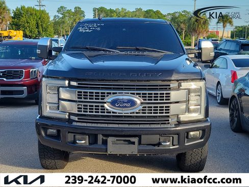 Used 2019 Ford F250 Platinum w/ Platinum Ultimate Package AWD/4WD image 2