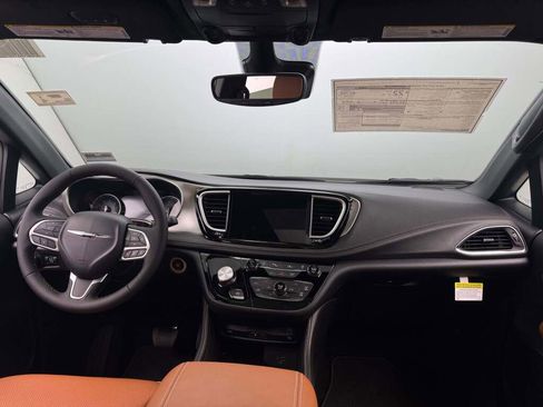 New 2026 Chrysler Pacifica Pinnacle image 24