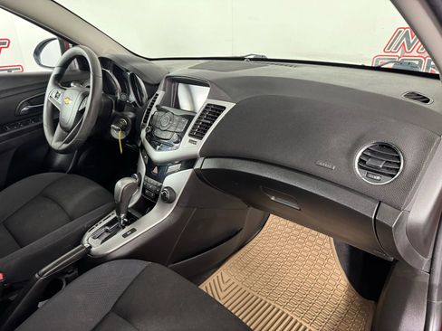 Used 2016 Chevrolet Cruze LT image 12