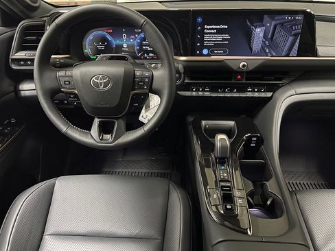 New 2025 Toyota Crown Signia image 32